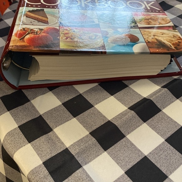The Taste of Home Cookbook Readers Digest Edition great for Kitchen - Picture 16 of 16